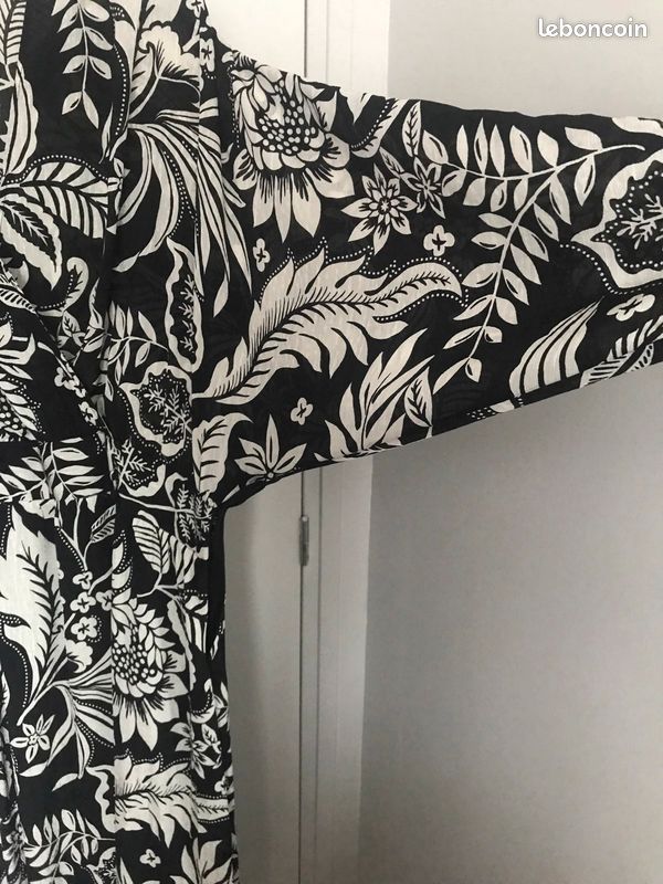Vends longue robe Camaïeu à fleurs noires et blanches (image 2)