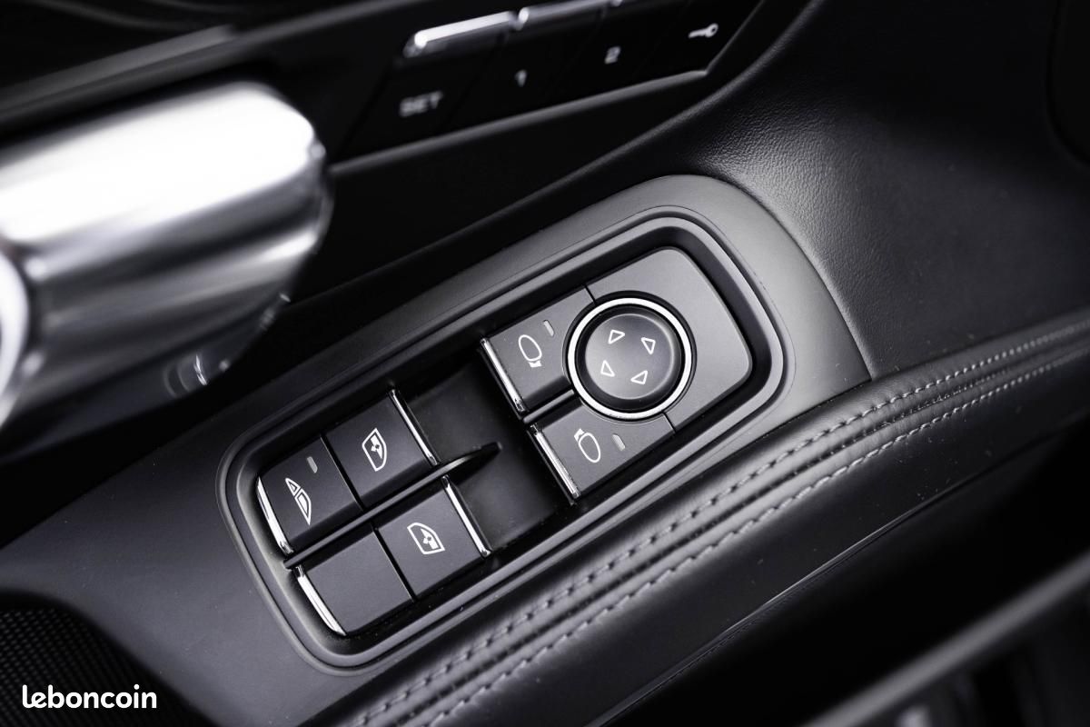 Porsche 911 TURBO CABRIOLET 3.8i S 560 PDK A (image 25)
