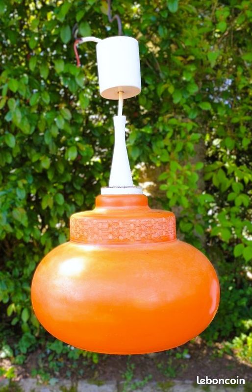 Suspension vintage année 70 - Verre opalin orange (image 1)