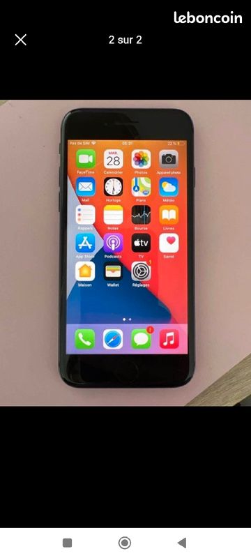 Vend ou échange iPhone 8 64Giga Noir (image 1)