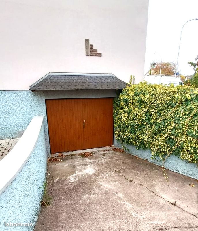 Garage fermé et sécurisé au sous-sol d'une maison à Illkirch · à Illkirch-Graffenstaden · 23 900 €