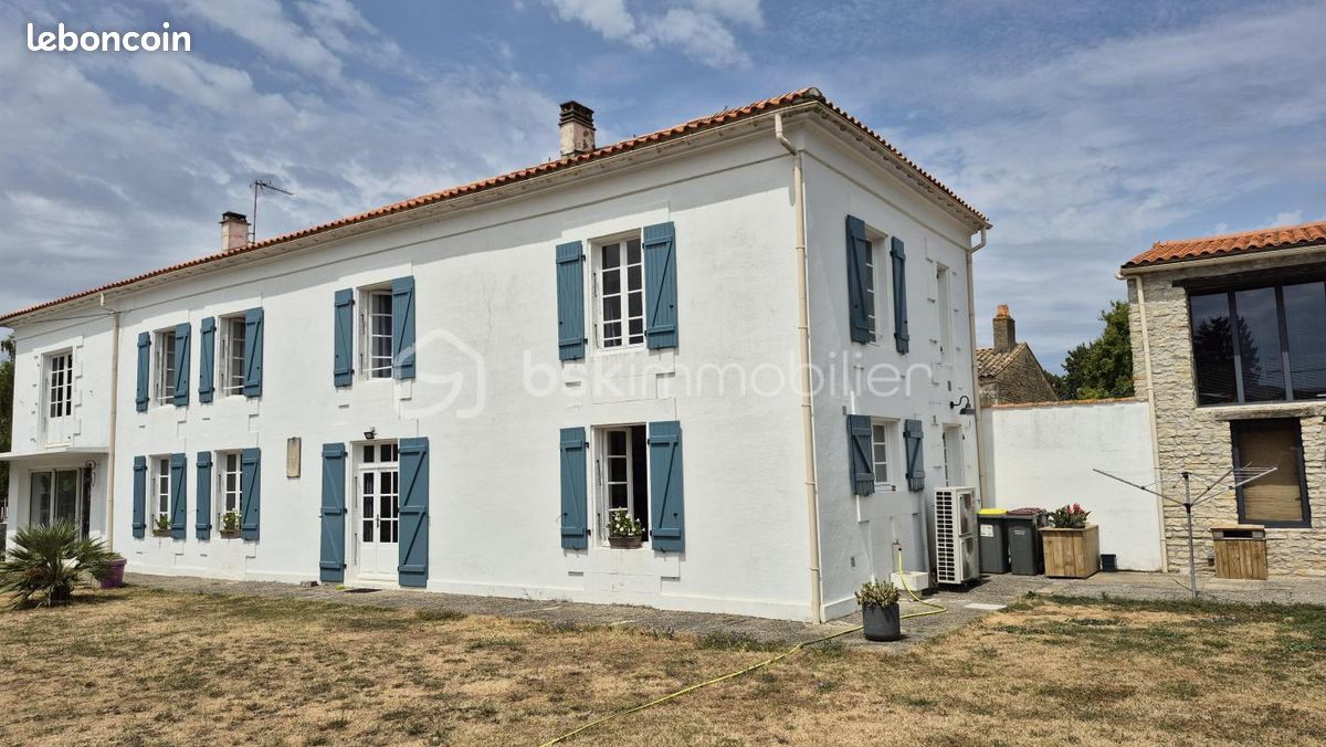 Maison 7 pièces 210 m² · à Mauzé-sur-le-Mignon · 210 m² · 332 800 €