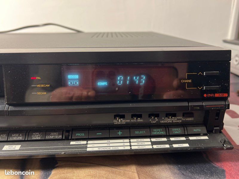 Magnétoscope JVC HR-S800MS VHS / S-VHS - PAL / SECAM - Sans Télécommande