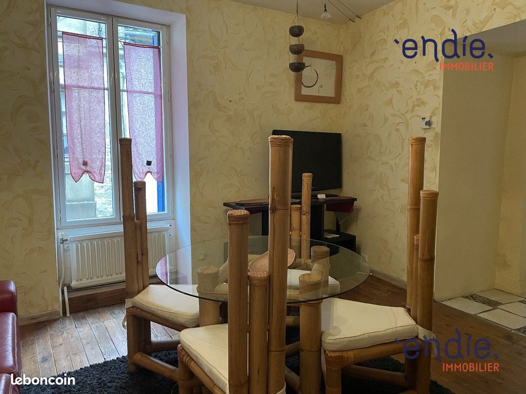 Appartement 10 pièces 236 m² · à Airvault · 236 m² · 396 000 €
