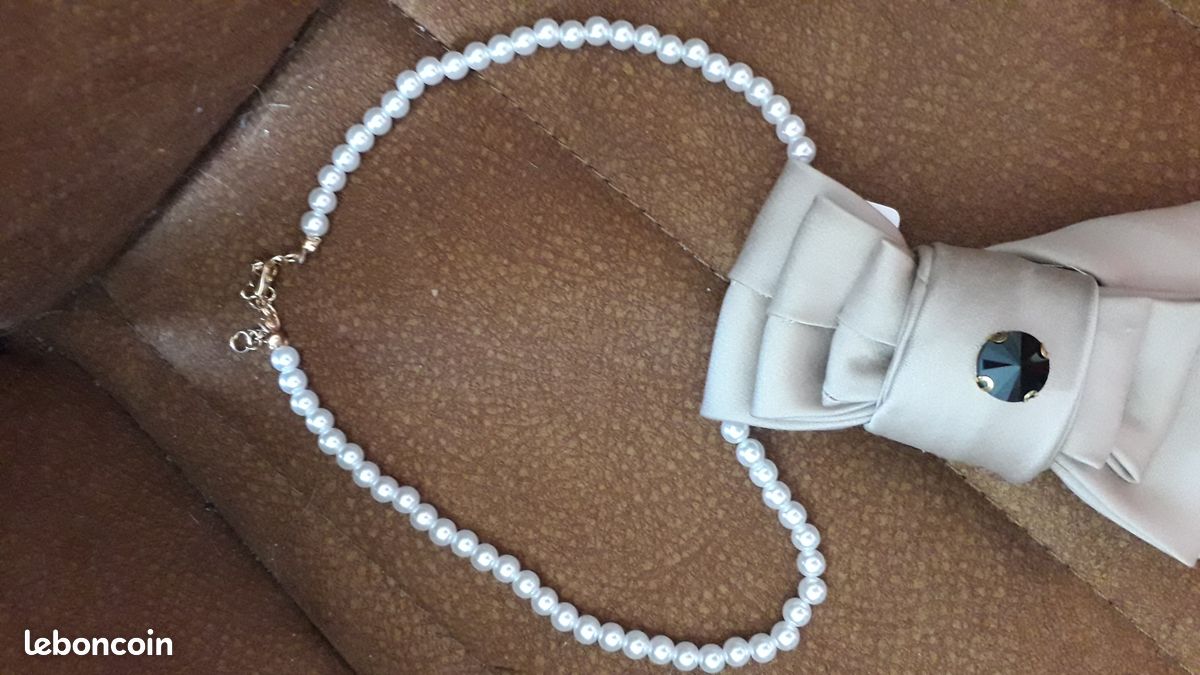 Cravate femme sur collier perles (image 3)