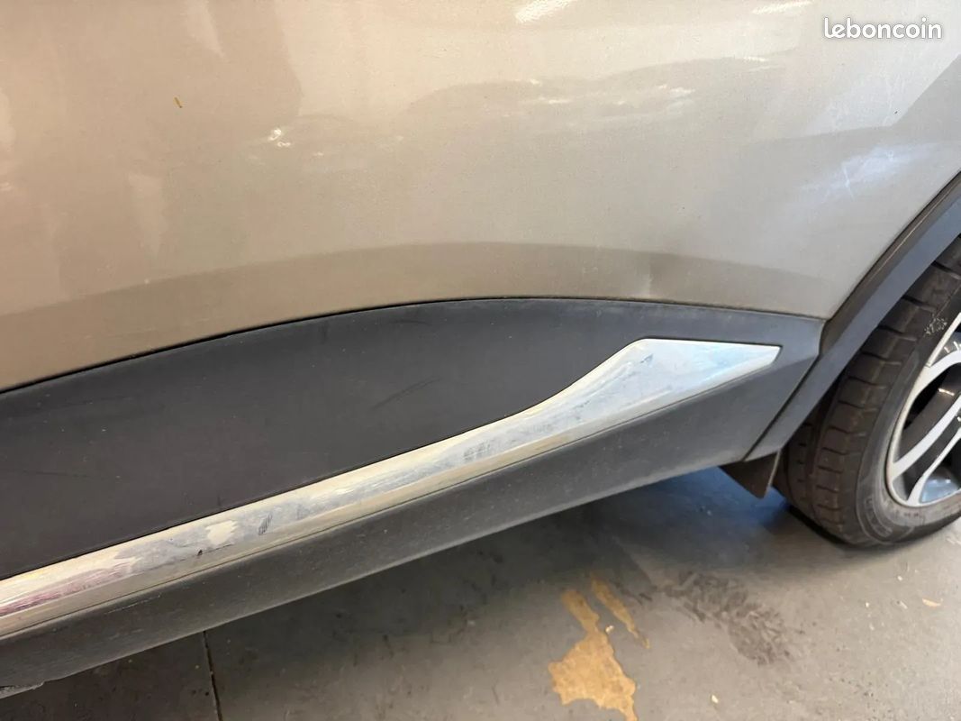 RENAULT Captur 0.9 tce 90ch ZEN - 2015 - Faible kilométrage (image 19)
