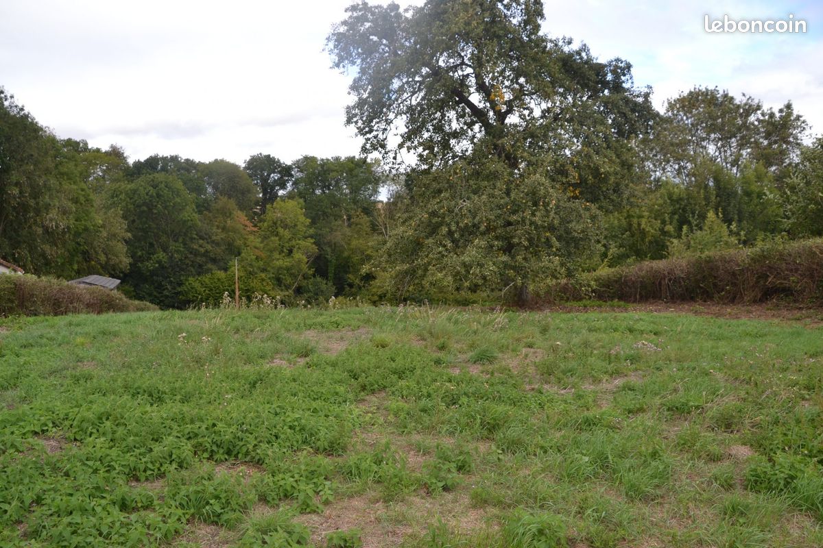 Terrain 3700 m² · à Perriers-sur-Andelle · 3 700 m² · 38 500 €