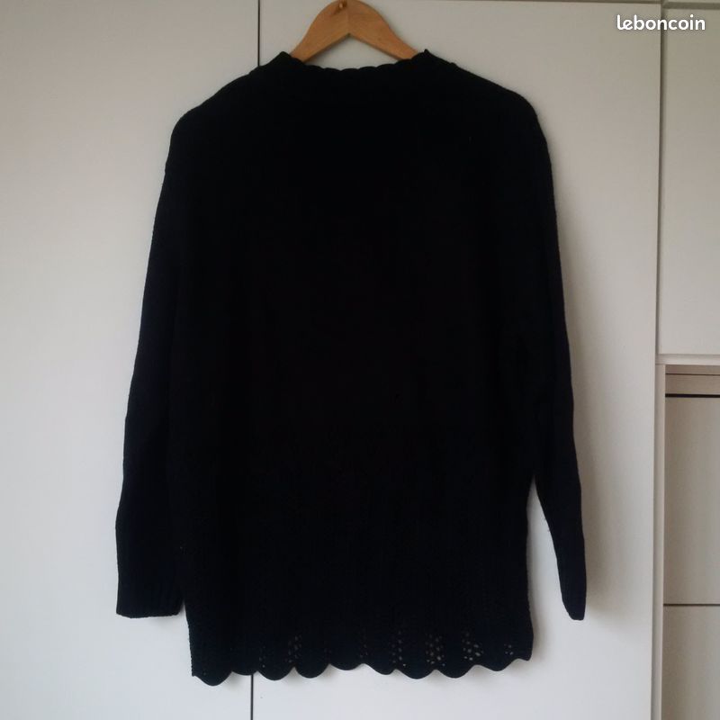 Pull noir à mailles ajourées (image 2)