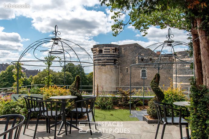 Château 25 pièces 600 m²