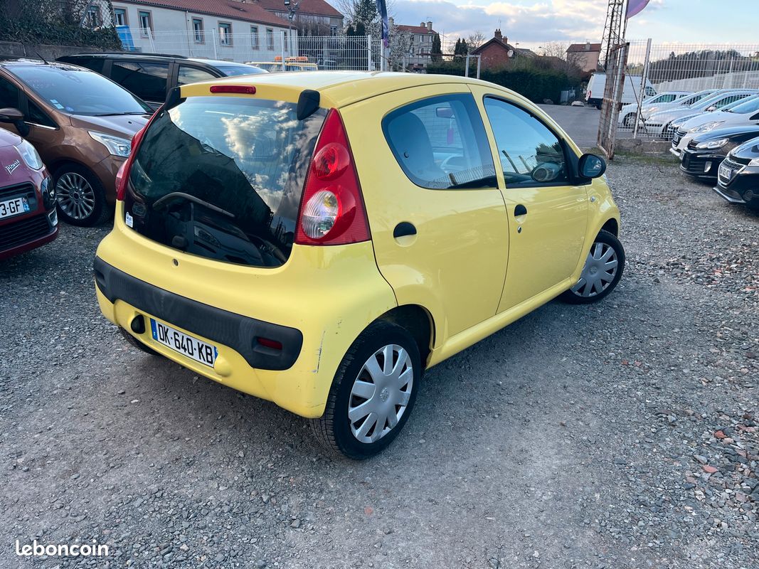 Peugeot 107 1.0 68cv finition trendy 5p *faible km 159.200km (image 2)