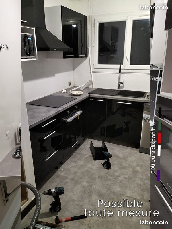Meuble de cuisine noir personnalisable (image 1)