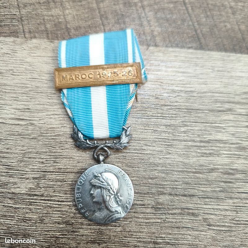 Afrique (du nord) : 2 fascicules + médaille coloniale du Maroc