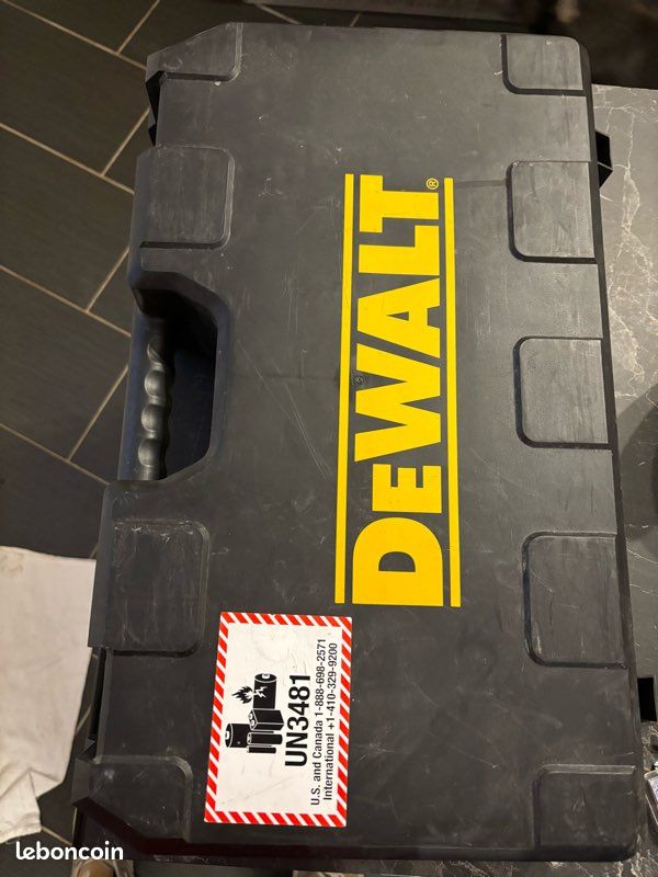 Boite perforateur dewalt (image 1)