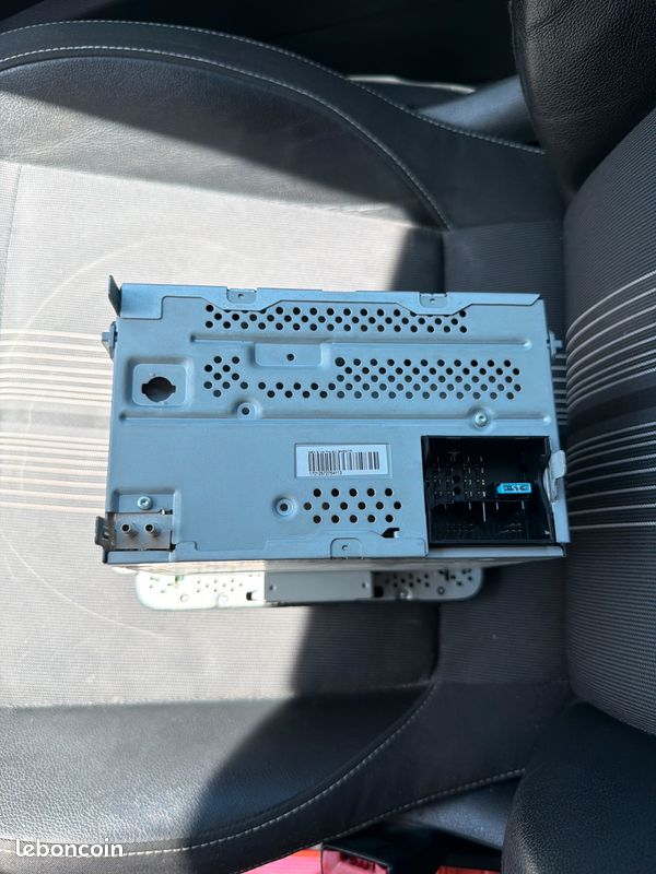 Autoradio Volkswagen RCD510 d'origine – Réf. 3C8 035 195 F – Excellent état (image 3)