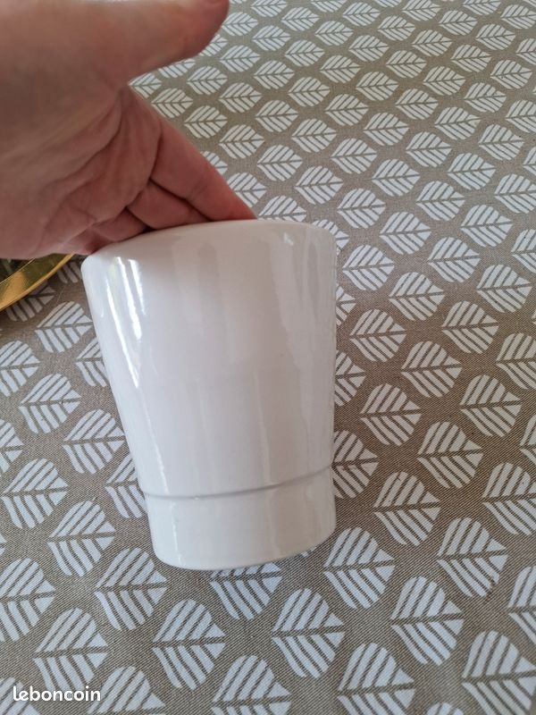 Cache pot (image 2)