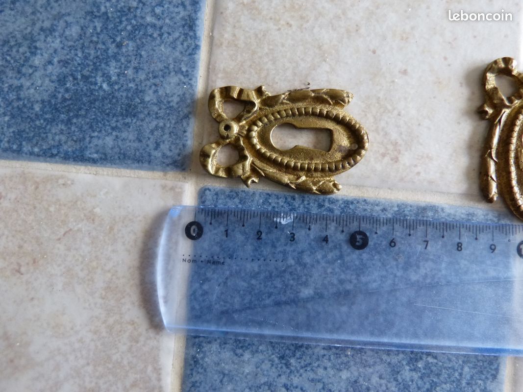 Trois entrées de serrures de porte en laiton 5 cm de hauteur (image 2)