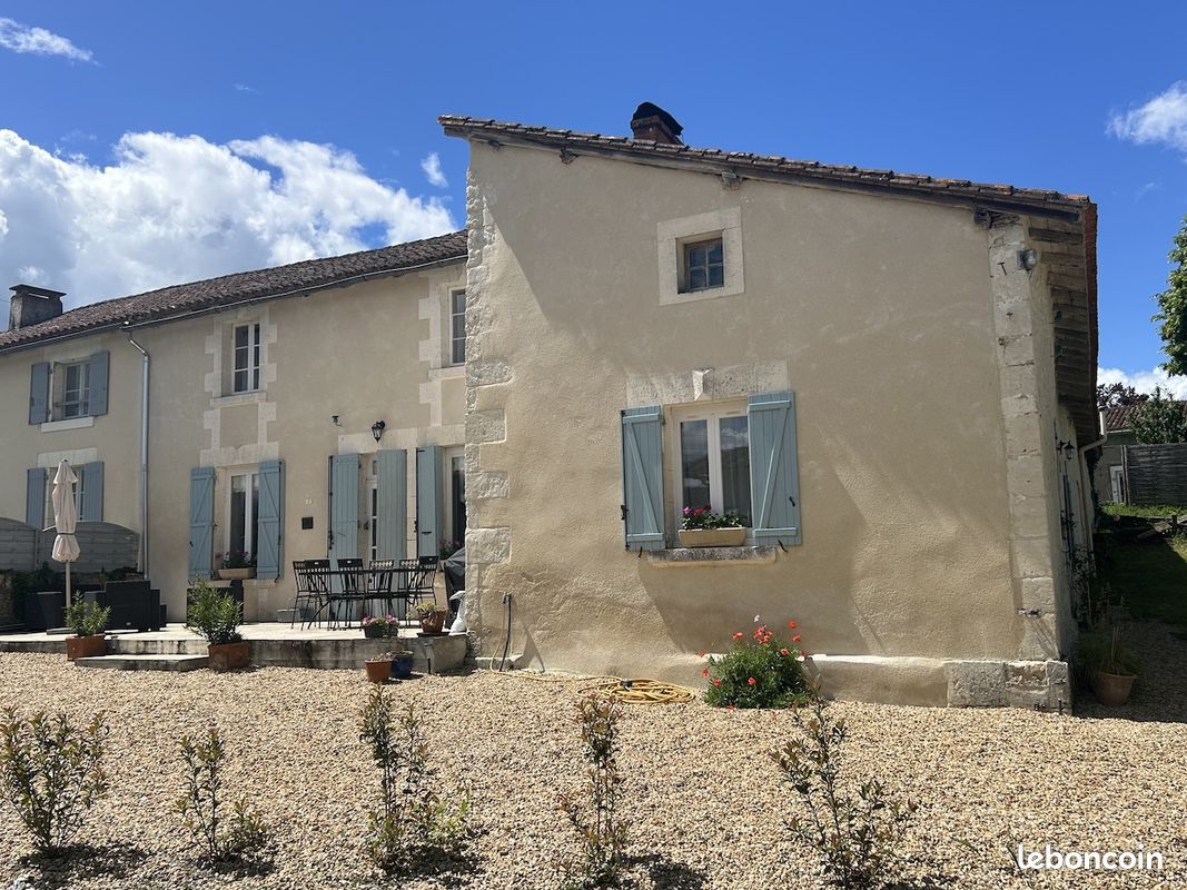 Maison 7 pièces 180 m² · à Aubeterre-sur-Dronne · 180 m² · 205 000 €