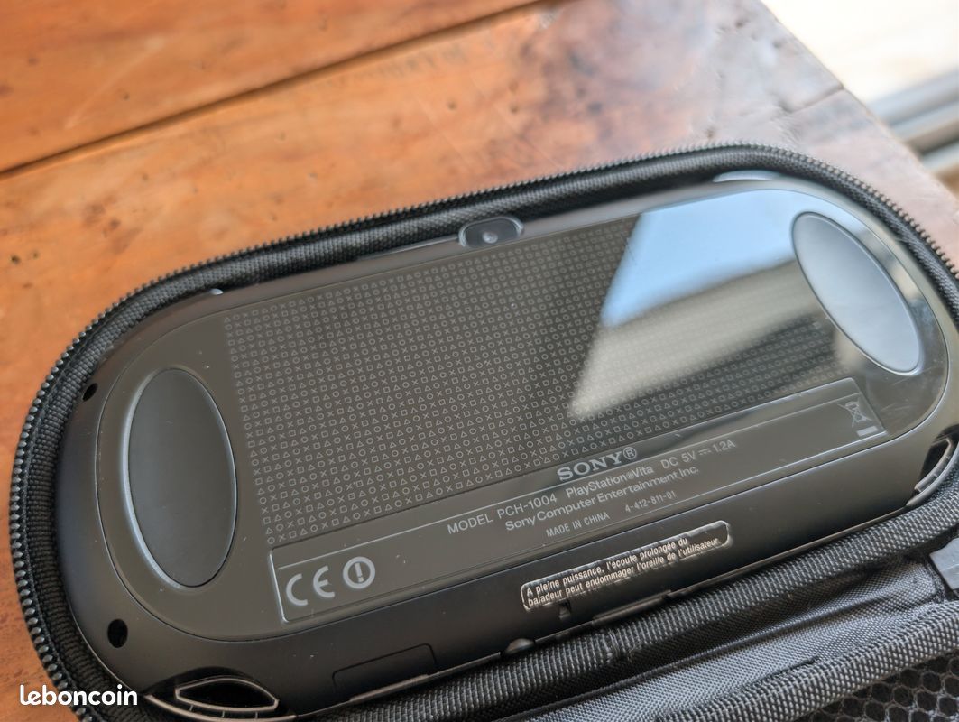 PS Vita OLED (image 4)