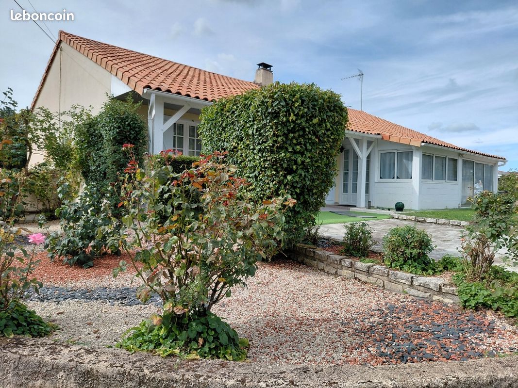 Maison 7 pièces 138 m² · à Fontaine-le-Comte · 138 m² · 330 000 €
