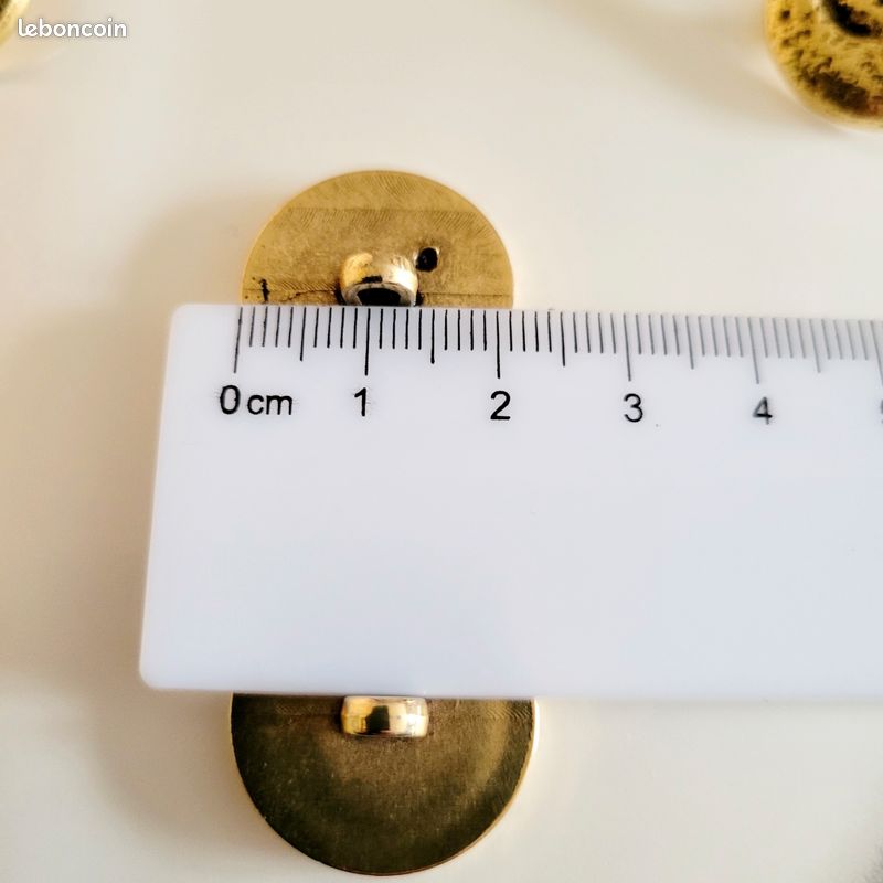Lot De 30 Boutons Neufs - Matière Plastique, Sans Marque
