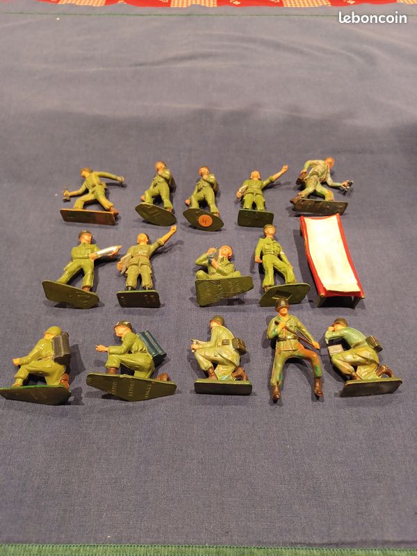 Un Lot De 7 Petits Soldats Français En Plastique Brun Par Cofalu Au 1 32e 9169