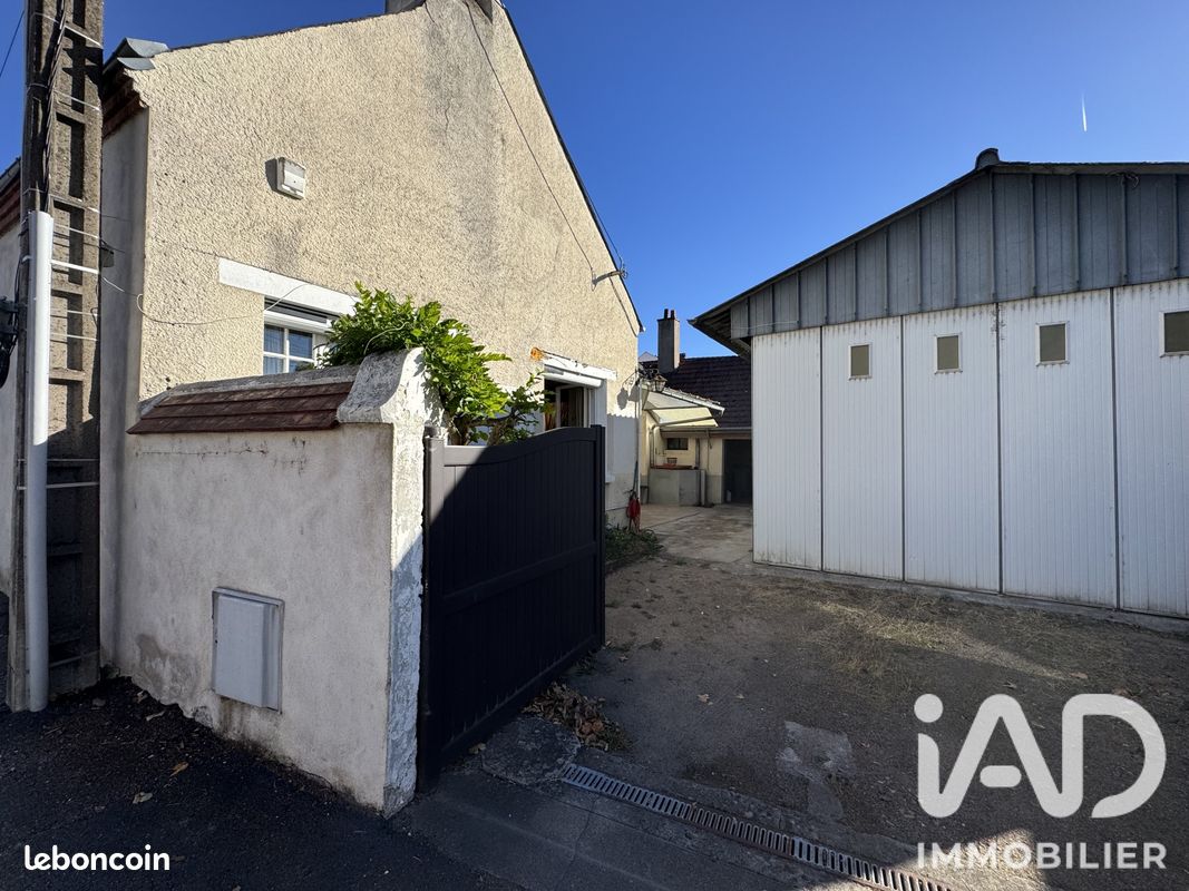 Maison 4 pièces 78 m² · à Saint-Denis-de-l'Hôtel · 78 m² · 131 500 €