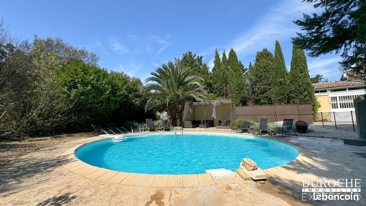 Maison 10 pièces 254 m² · à Caderousse · 254 m² · 546 000 €