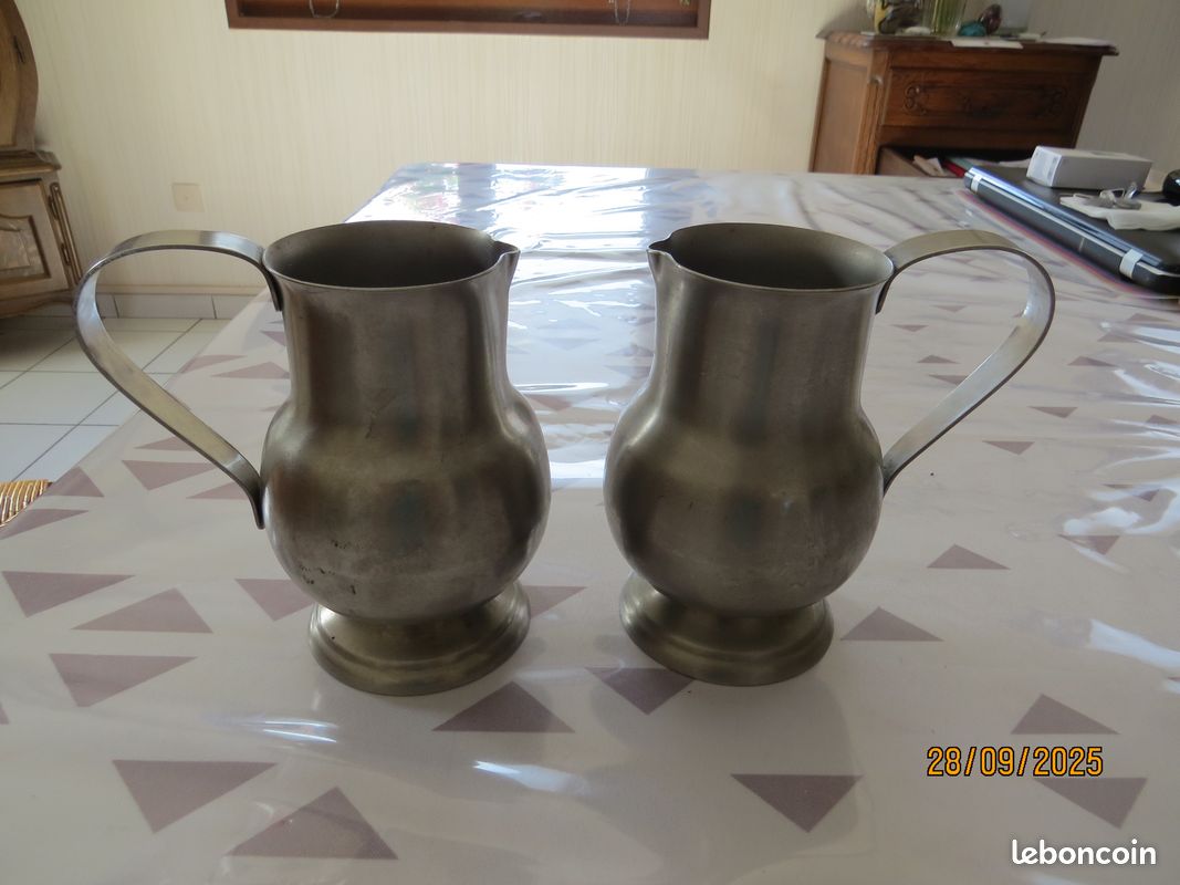 2 pichets a vin en acier poli (image 1)