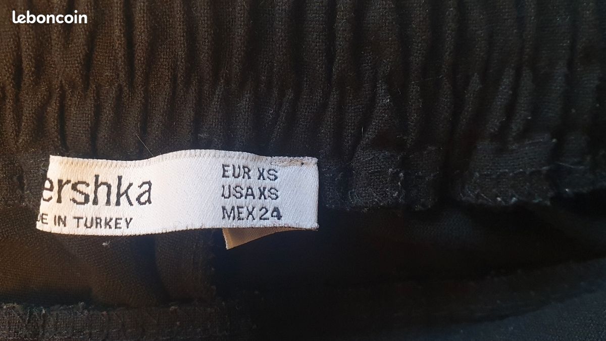 Bershka - Pantalon replié ample en popeline - Noir Bershka - Pantalon replié ample en popeline - Noir