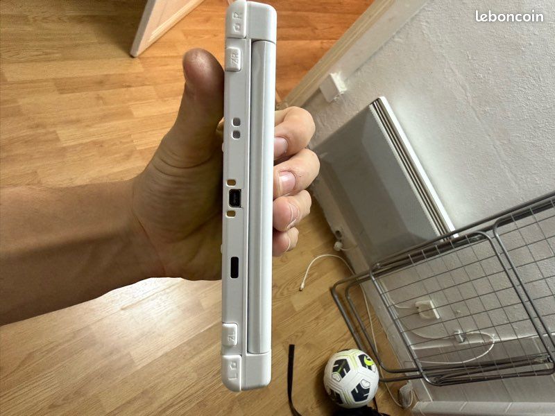 Nintendo 3DS XL (image 8)