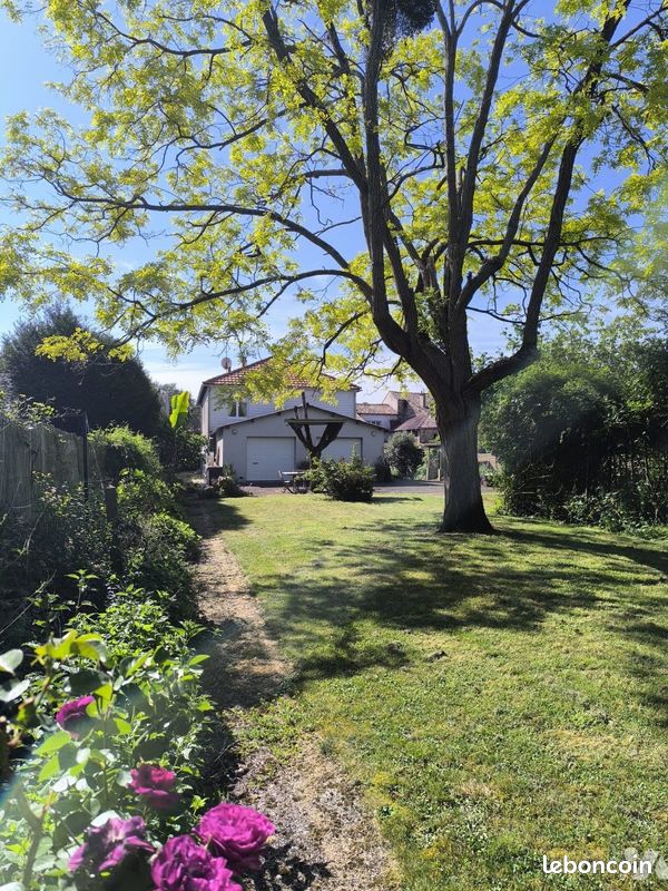 Maison 6 pièces 185 m² · à Lezay · 185 m² · 244 500 €