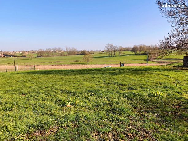 Terrain 693 m² FOISSIAT