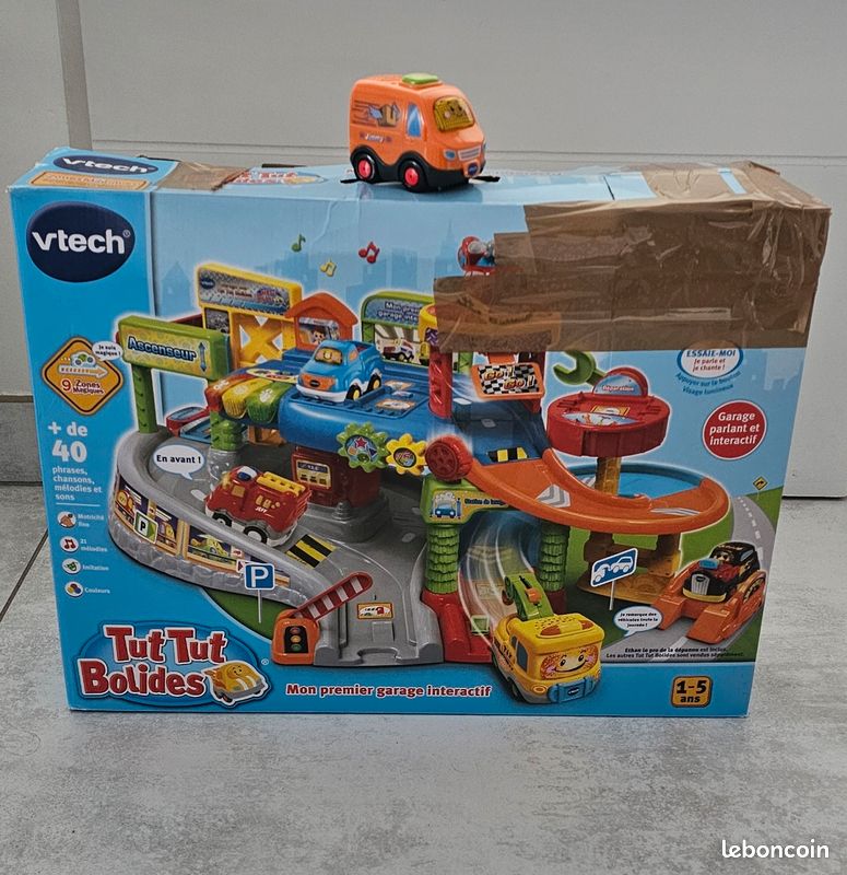 Promo Tut Tut Bolides - Mon Premier Garage Interactif Vtech chez