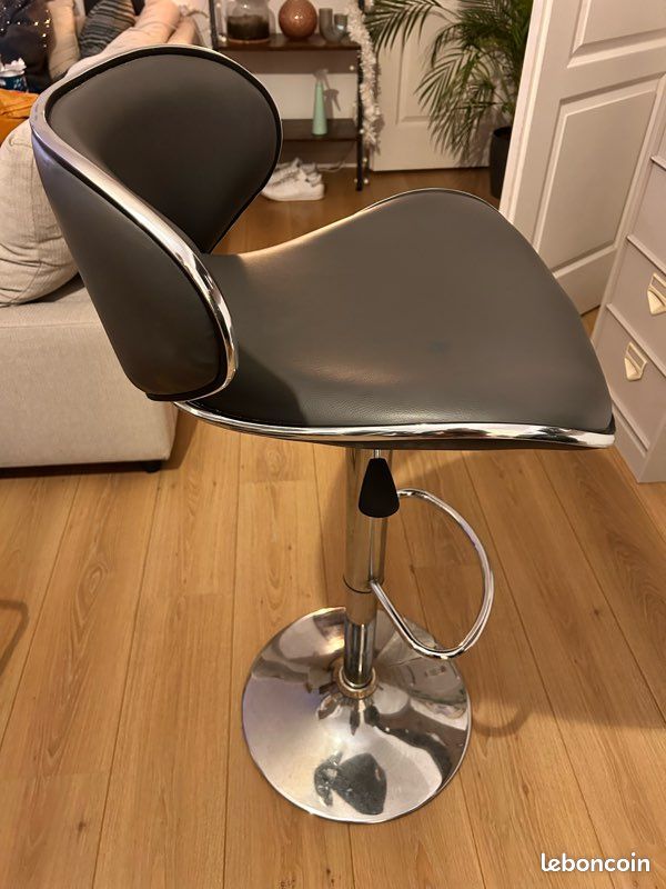 Chaise haute simili cuir (image 2)