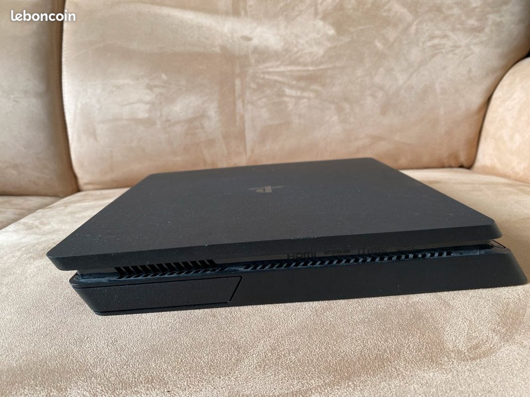 Playstation 4 Slim (image 5)