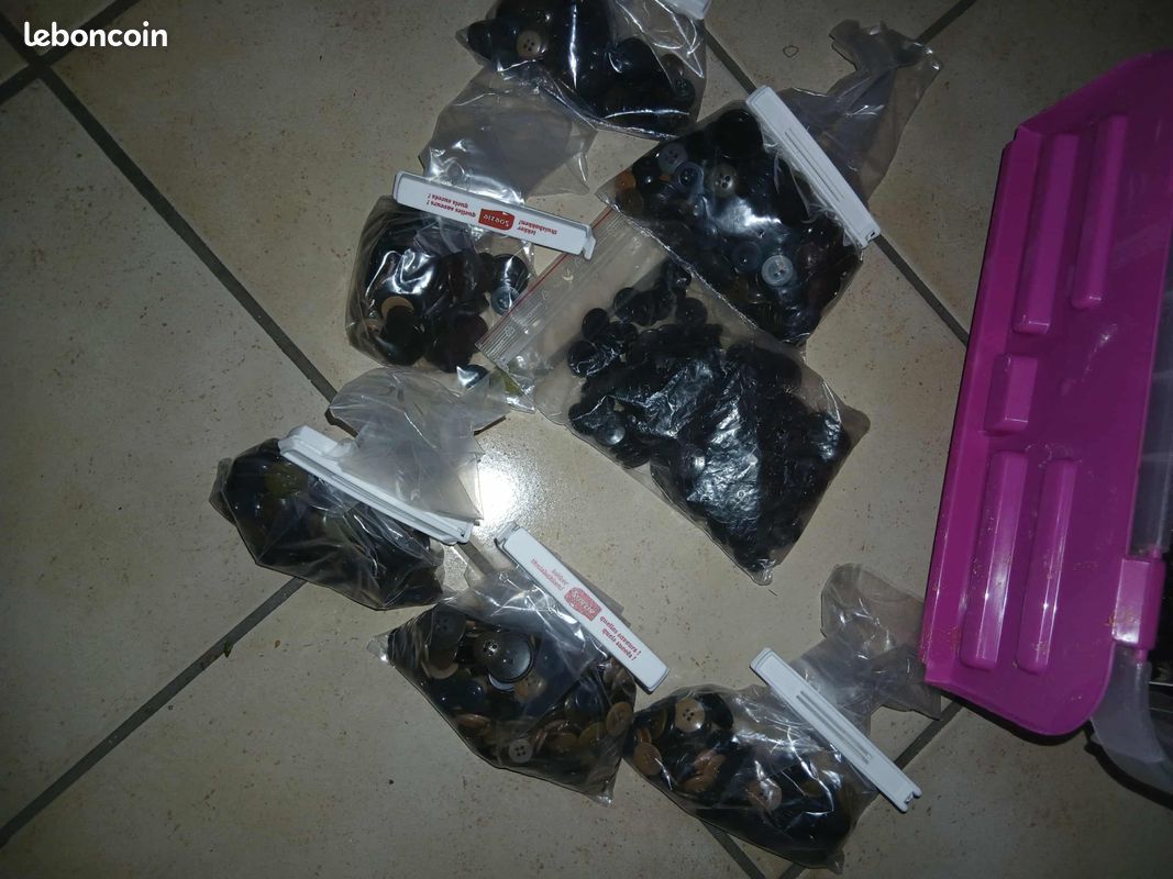 Lot de 100 divers boutons (image 8)