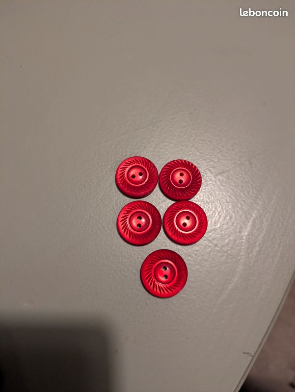 Lot De 10 Boutons Vintage Rouge Moucheté - Diamètre 1,5 Cm - Occasion En Excellent état - Origine France