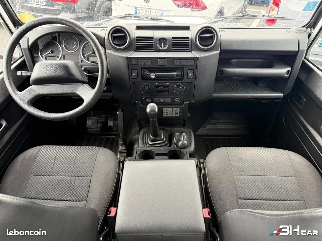 Land Rover Defender Phase 2 Hardtop 2.2 TDCi 122 ch (image 9)