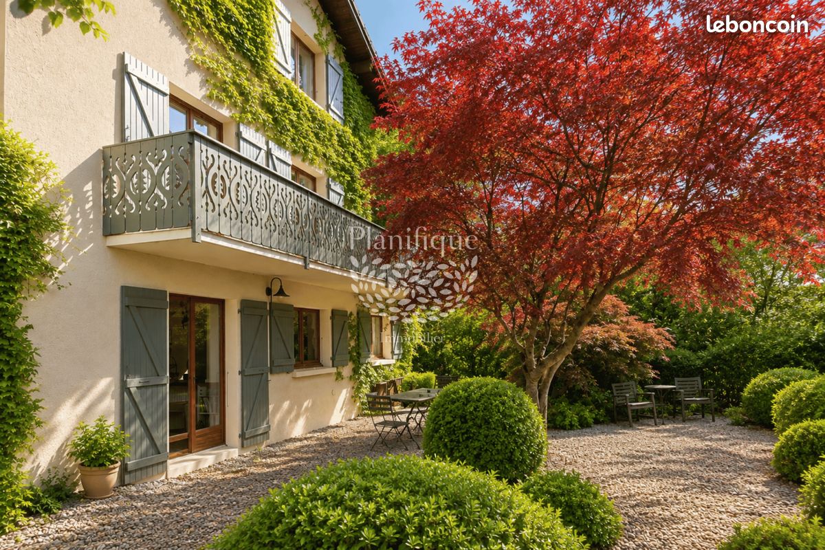 Maison 10 pièces 310 m² · à Gex · 310 m² · 1 099 000 €
