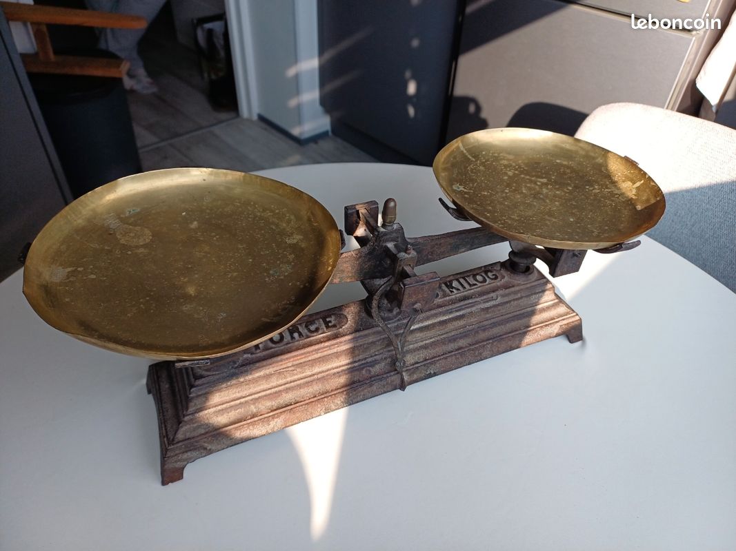 Balance Roberval Jouet France – La Petite Marchande, Plateaux Laiton, Balance éducative Vintage Années 50
