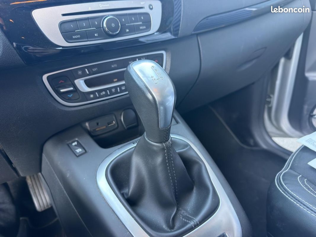 Renault Grand Scenic 1.5 dCi 110ch Bose EDC Euro6 7 places "Boite Automatique" (image 19)