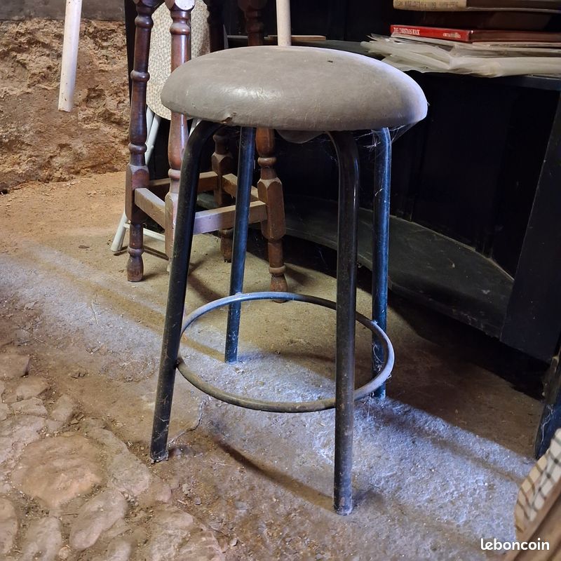 Ancien tabouret fer et simili (image 1)