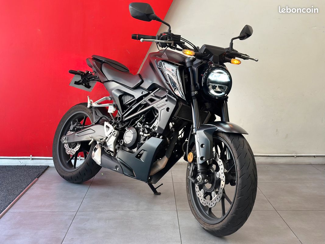 Honda CB125R Noire - Faible kilométrage - Poignées chauffantes - Support de plaque court (image 1)