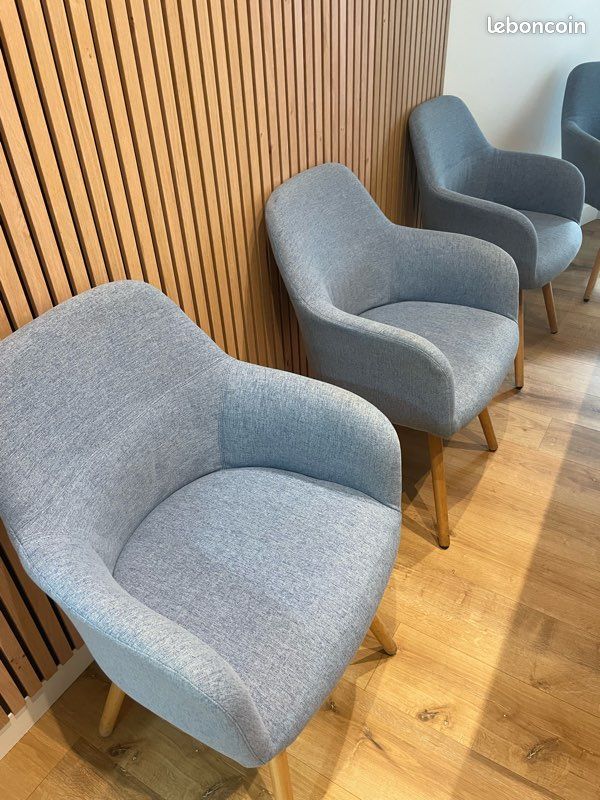 3 tables avec chaises (image 3)