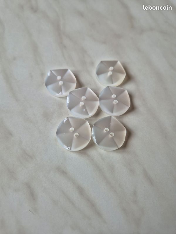 Lot De 6 Boutons En Résine Pour Loisirs Créatifs - Référence 7005 - Neuf