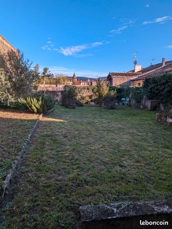 Maison de caractère au cœur de Cluny avec vue dégagée sur le clocher de l'abbaye