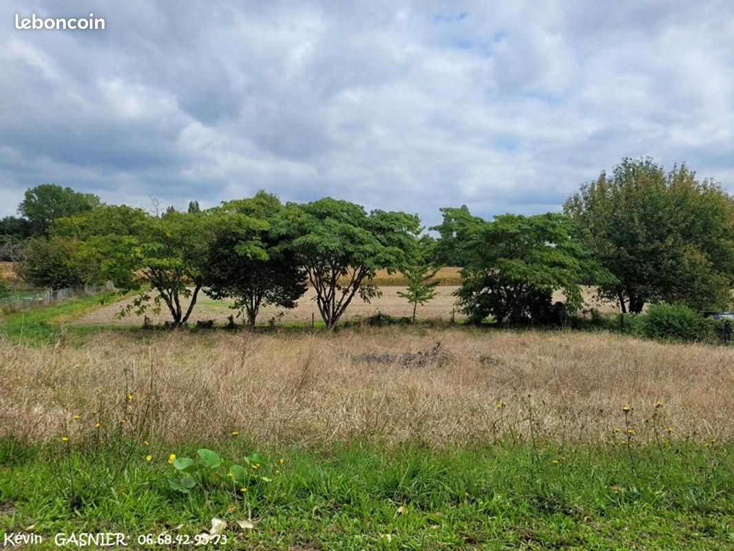Terrain 830 m² Linars · 47 500 €