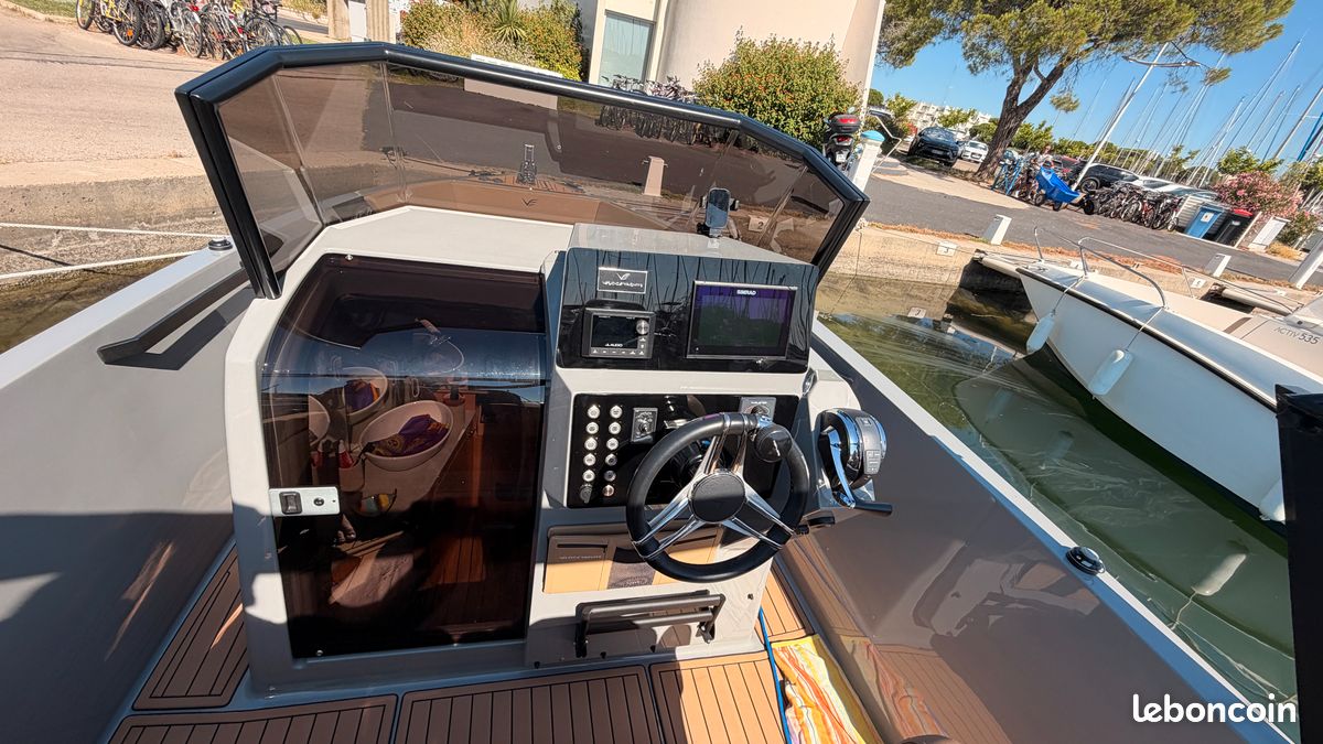 Veloce V 750 Bimini (image 4)