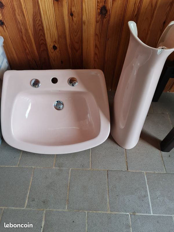 Lavabo sur colonne rose (image 1)