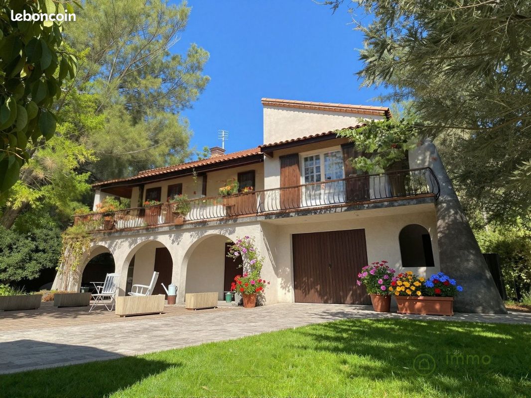Maison 7 pièces 216 m² · à Nîmes · 216 m² · 624 000 €